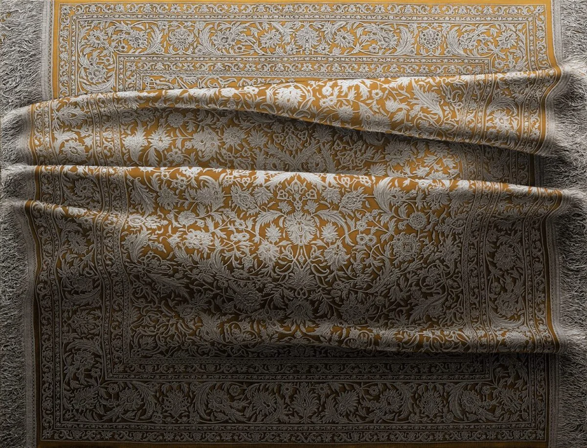 ما بين التجريد والواقع.. لوحات تجعل المشاهد يقف طويلا ولا يمل النظر